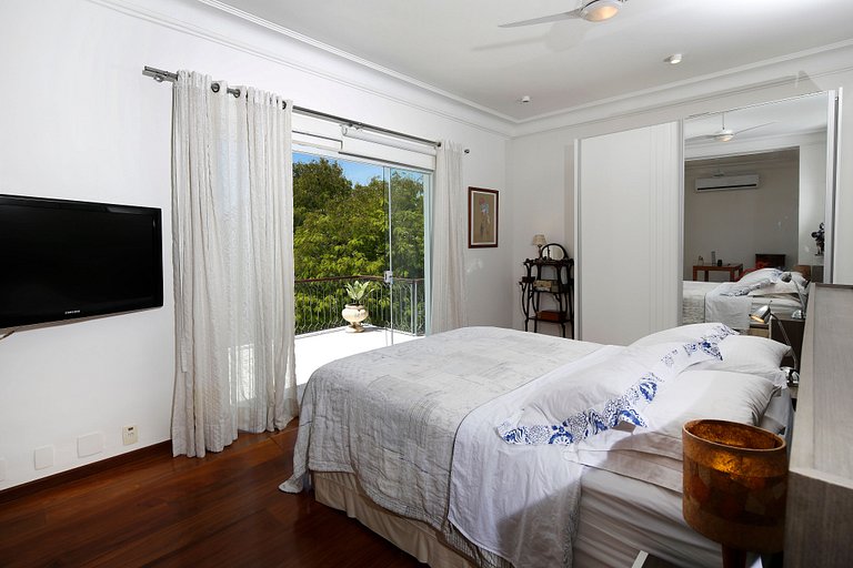 Rio096 - Beautiful 6 bedroom villa in Santa Teresa