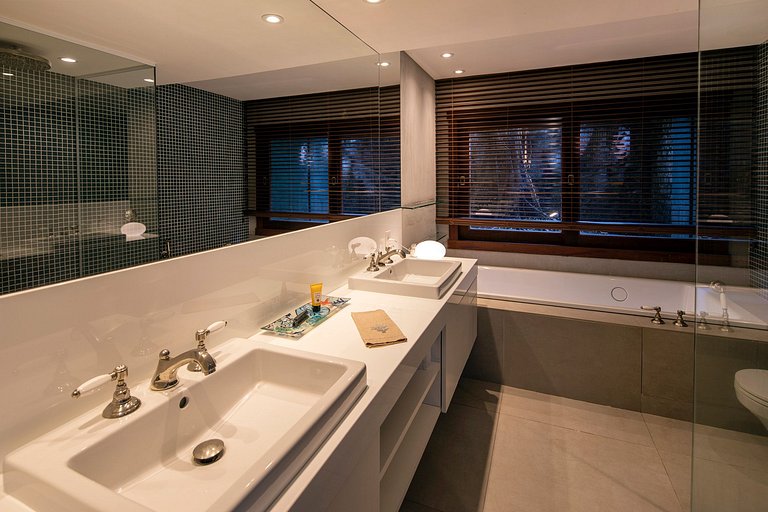 Rio103 - Luxurious 6 bedroom villa with pool with splendid s
