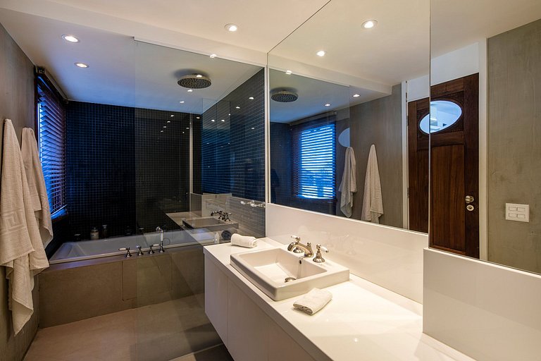 Rio103 - Luxurious 6 bedroom villa with pool with splendid s