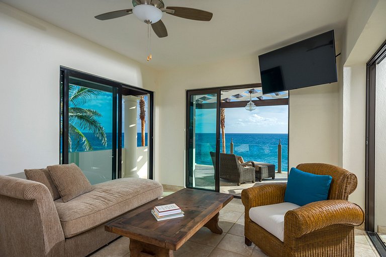 Cab006 - Luxurious seafront triplex villa in Los Cabos