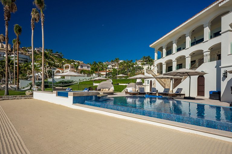 Cab006 - Luxurious seafront triplex villa in Los Cabos