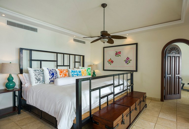 Cab006 - Luxurious seafront triplex villa in Los Cabos