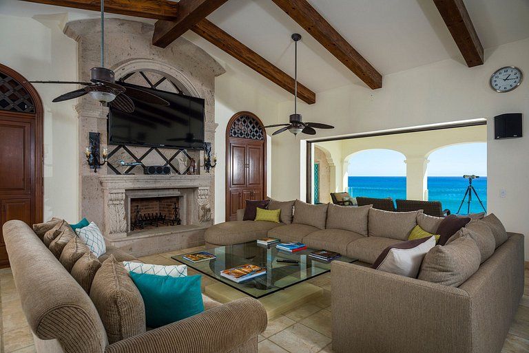 Cab006 - Luxurious seafront triplex villa in Los Cabos