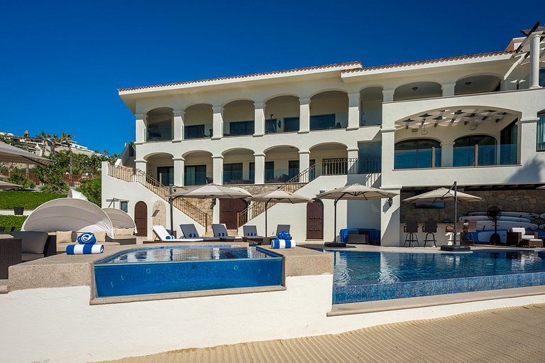 Cab006 - Luxurious seafront triplex villa in Los Cabos