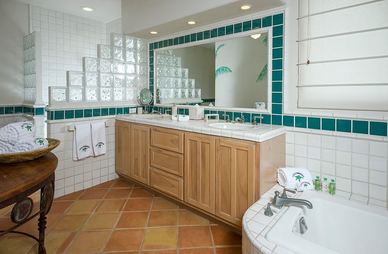 Cab007 - Beautiful 5 bedroom oceanfront villa in Los Cabos