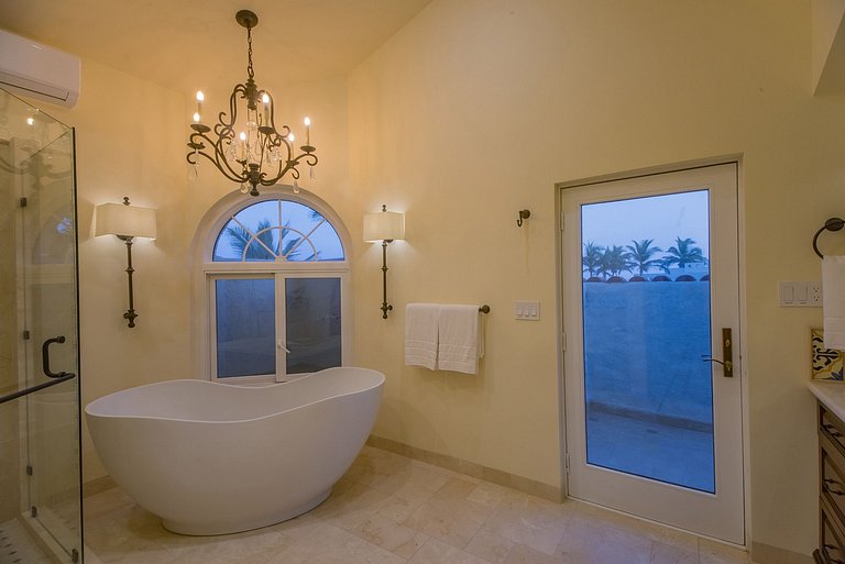 Cab012 - Beautiful villa with 7 suites in Los Cabos