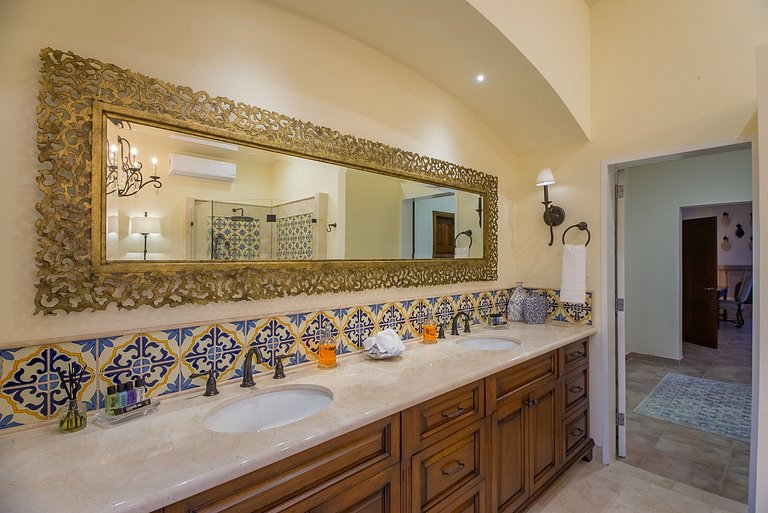 Cab012 - Beautiful villa with 7 suites in Los Cabos