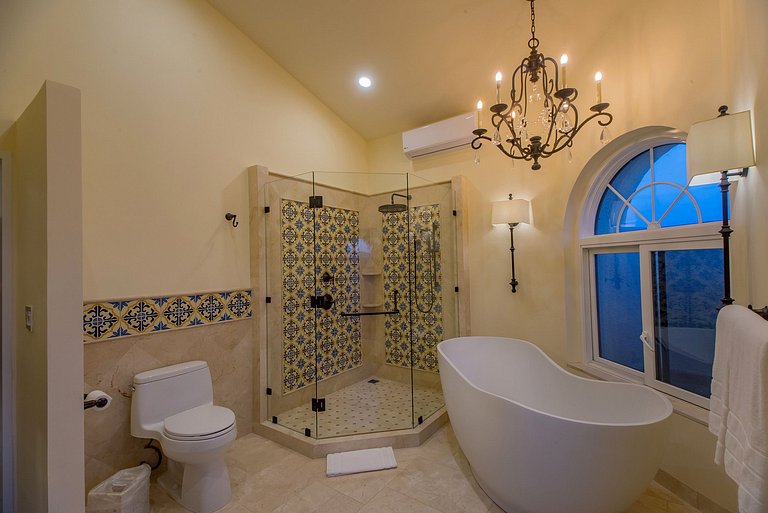 Cab012 - Beautiful villa with 7 suites in Los Cabos