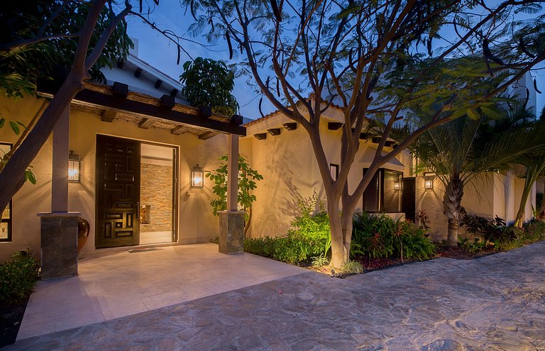 Cab014 - Modern 5 bedroom villa with pool near the beach