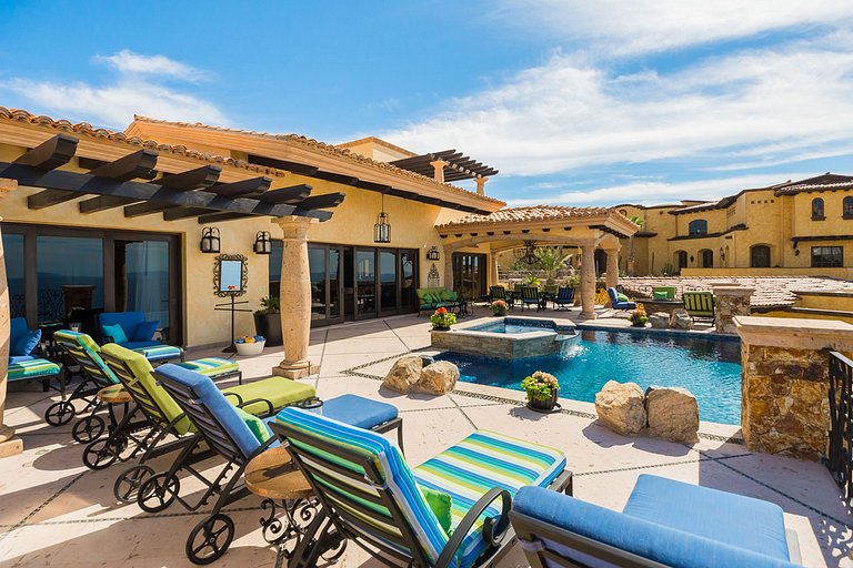 Cab015 - Spectacular 6 bedroom villa with pool in Los Cabos