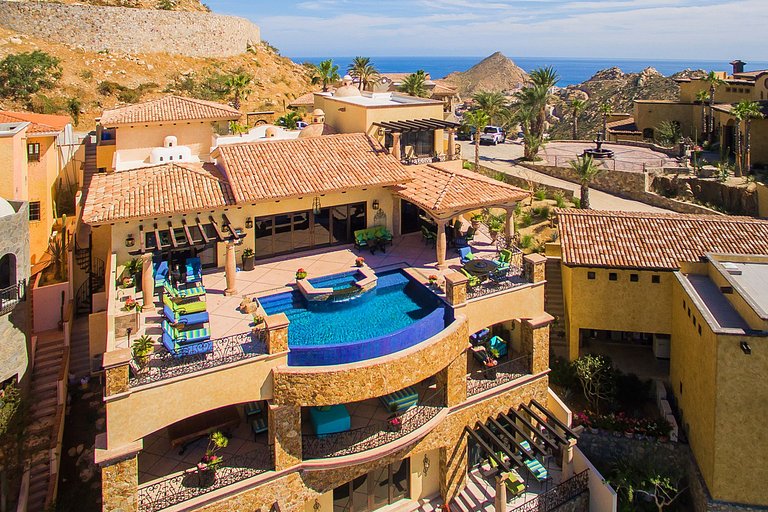 Cab015 - Spectacular 6 bedroom villa with pool in Los Cabos