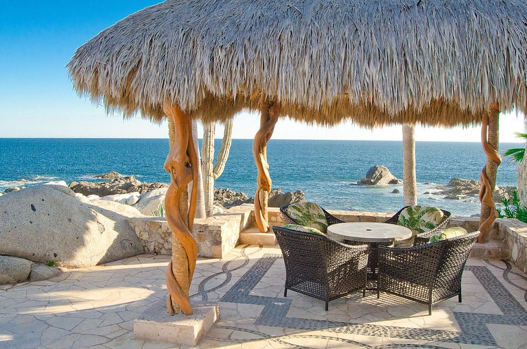 Cab019 - Exclusive 4 bedroom sea front villa in Los Cabos