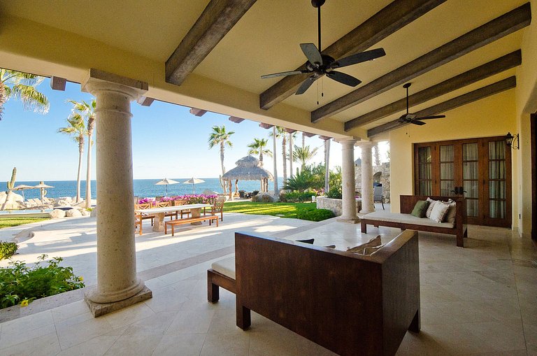 Cab019 - Exclusive 4 bedroom sea front villa in Los Cabos
