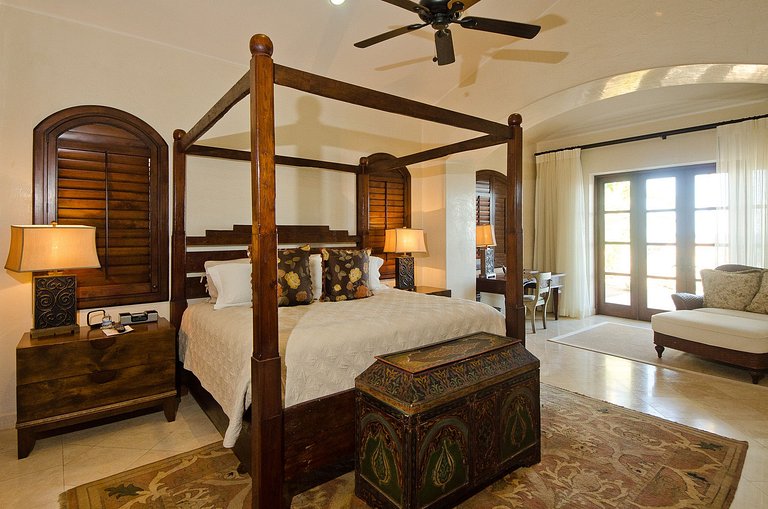 Cab019 - Exclusive 4 bedroom sea front villa in Los Cabos