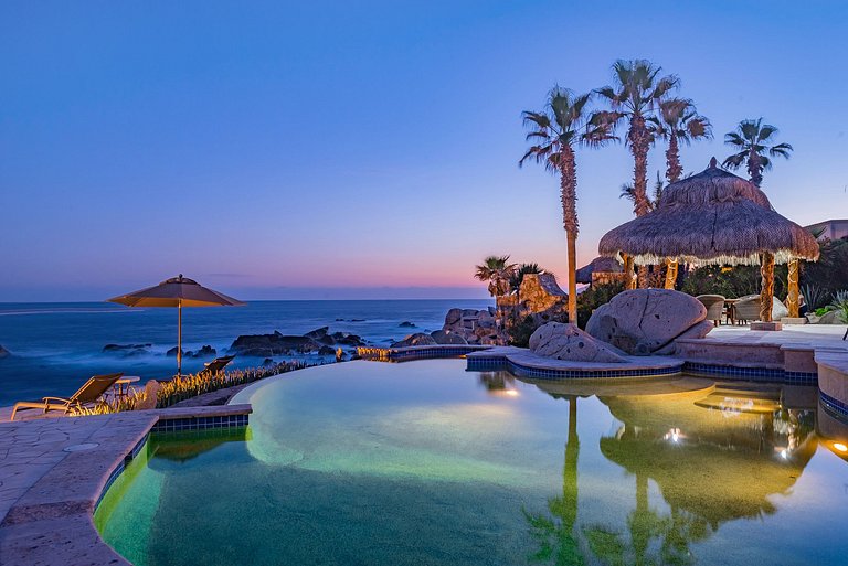 Cab019 - Exclusive 4 bedroom sea front villa in Los Cabos