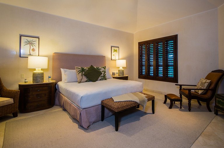 Cab019 - Exclusive 4 bedroom sea front villa in Los Cabos