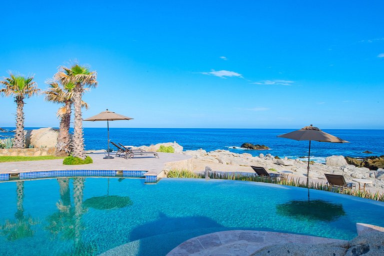 Cab019 - Exclusive 4 bedroom sea front villa in Los Cabos