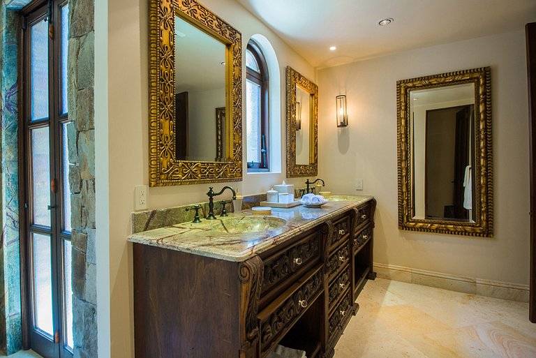 Cab021 - Magnificent villa with infinity pool in Los Cabos