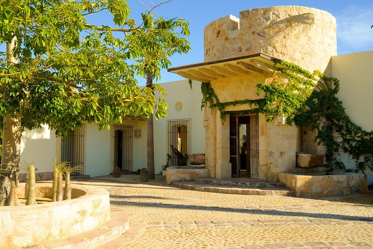 Cab023 - Beautiful sea front villa with pool in Los Cabos
