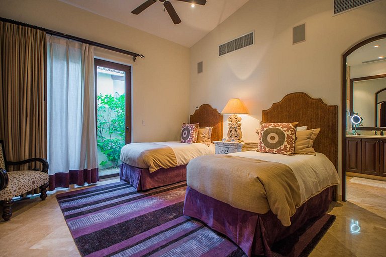 Cab024 - Luxurious seafront villa with pool in Los Cabos