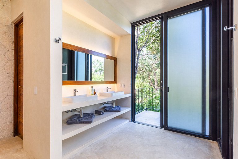 Tul001 - Beautiful 5 bedroom wooded villa with pool in Tulum