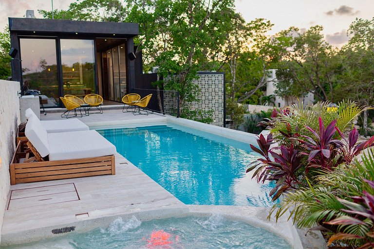 Tul001 - Beautiful 5 bedroom wooded villa with pool in Tulum