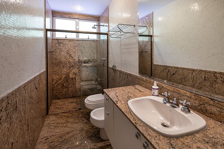 Rio056 - Superbe maison des années 60 à Gávea