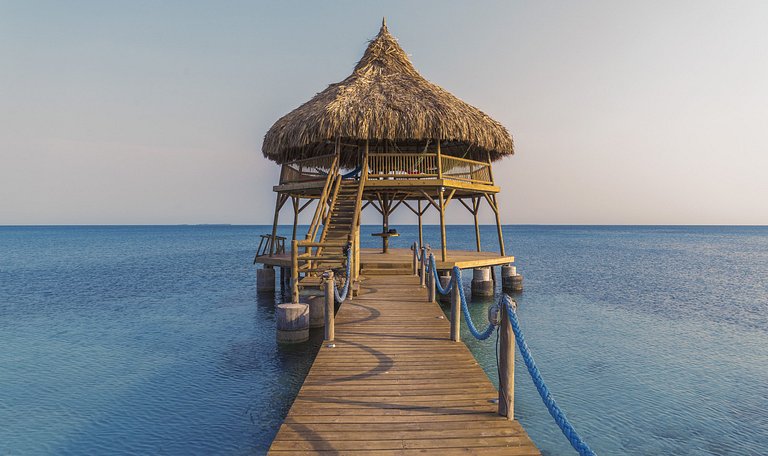 Car001 - Beach house with pool on Tintipan Island