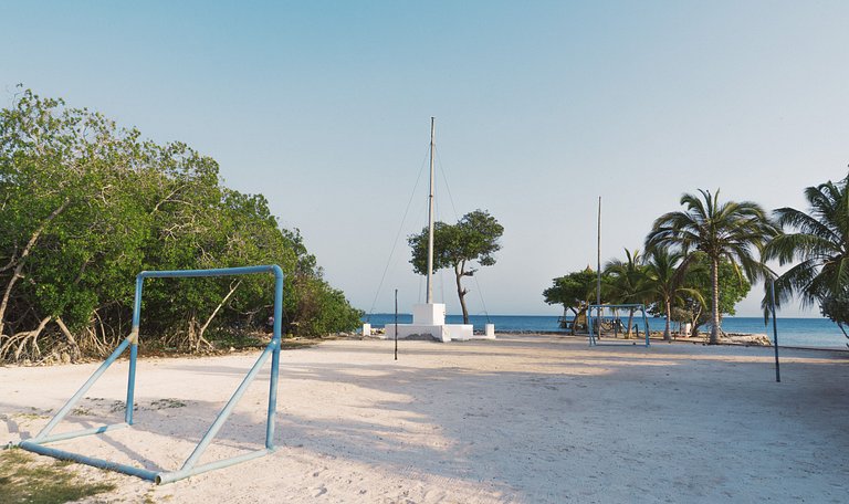 Car001 - Beach house with pool on Tintipan Island
