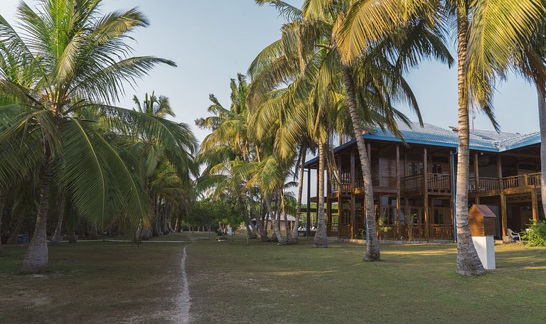 Car001 - Beach house with pool on Tintipan Island