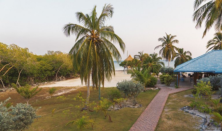 Car001 - Beach house with pool on Tintipan Island