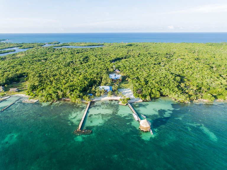 Car001 - Beach house with pool on Tintipan Island