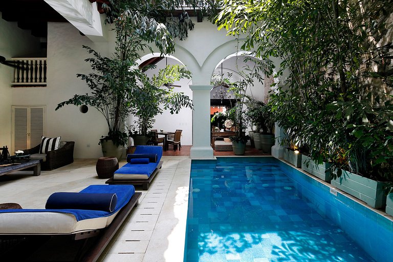 Car024 - Luxurious 6 bedroom villa with pool in Cartagena