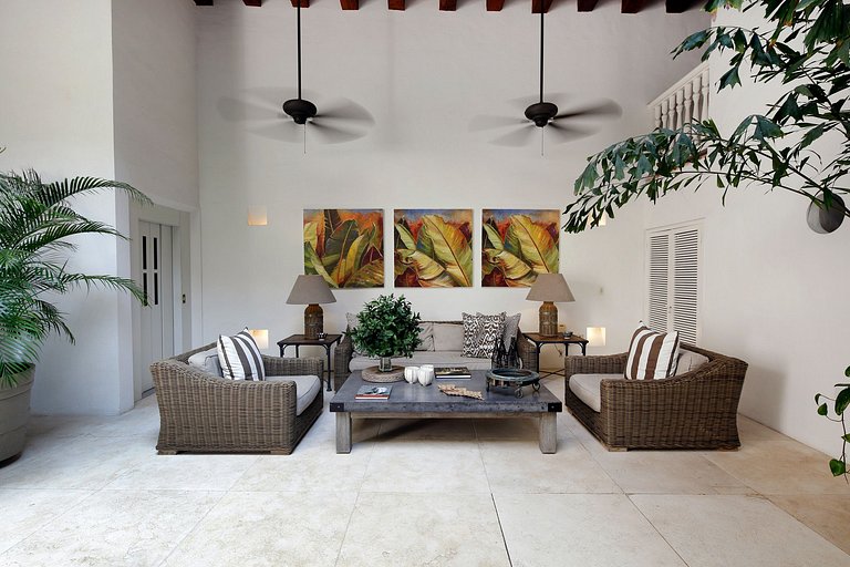 Car024 - Luxurious 6 bedroom villa with pool in Cartagena