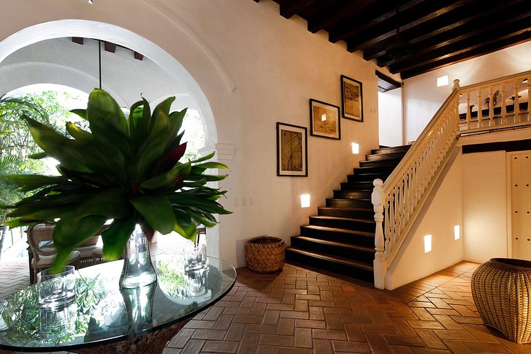 Car024 - Luxurious 6 bedroom villa with pool in Cartagena