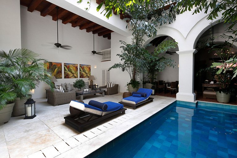 Car024 - Luxurious 6 bedroom villa with pool in Cartagena