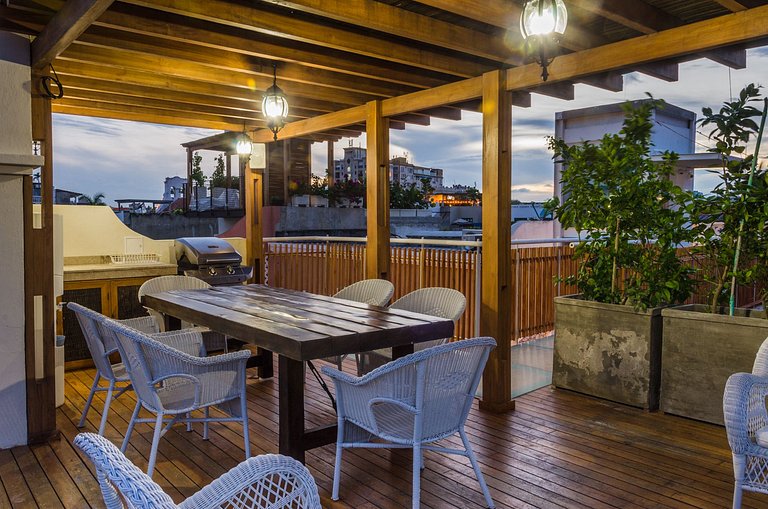 Car091 - Linda vila com piscina no Centro Historico