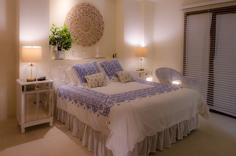 Car091 - Linda vila com piscina no Centro Historico