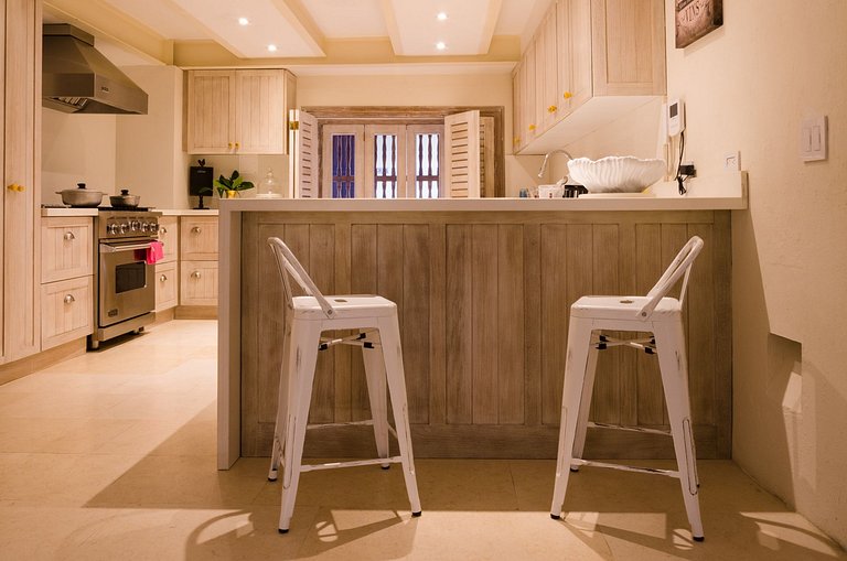 Car091 - Linda vila com piscina no Centro Historico