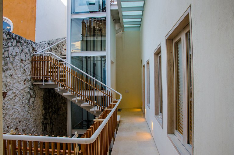 Car091 - Linda vila com piscina no Centro Historico