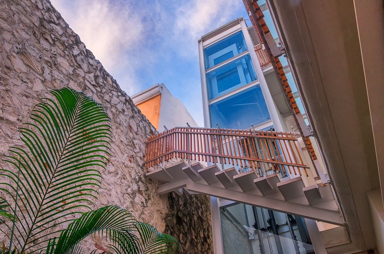 Car091 - Linda vila com piscina no Centro Historico