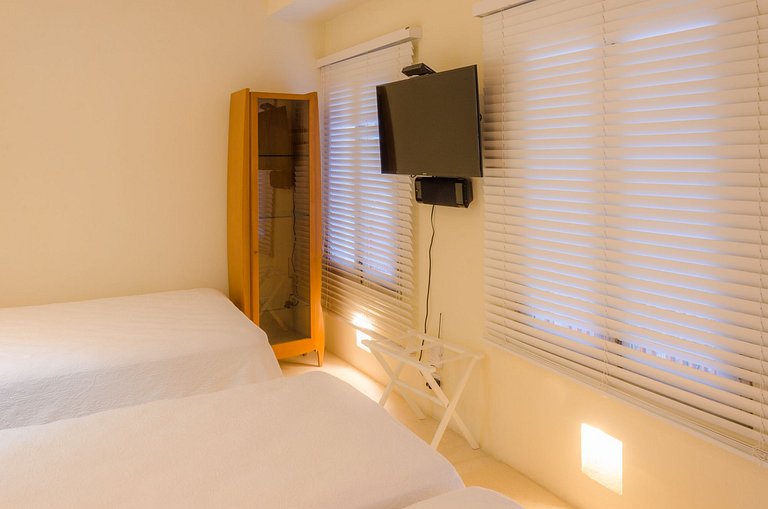 Car091 - Linda vila com piscina no Centro Historico