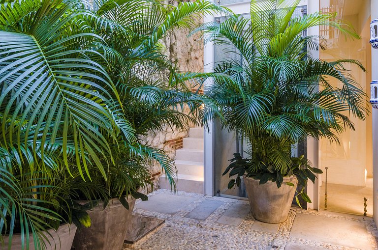 Car091 - Linda vila com piscina no Centro Historico