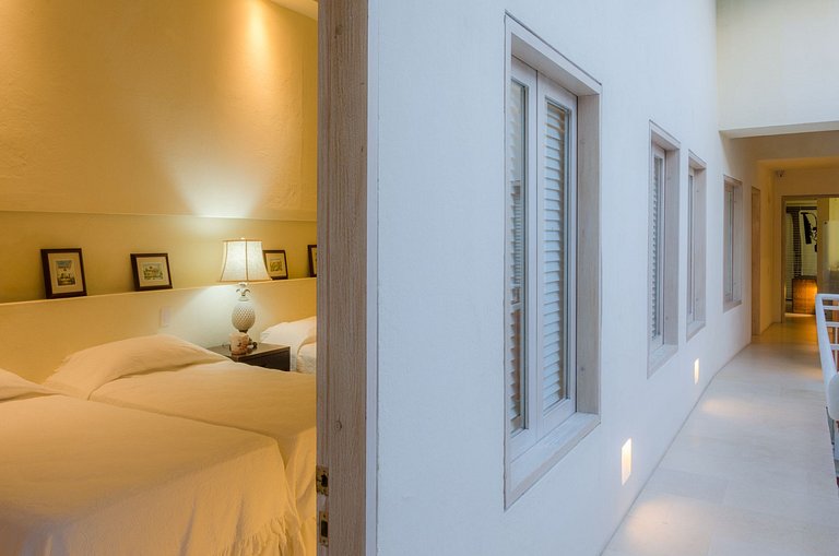 Car091 - Linda vila com piscina no Centro Historico