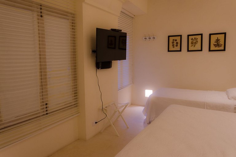 Car091 - Linda vila com piscina no Centro Historico