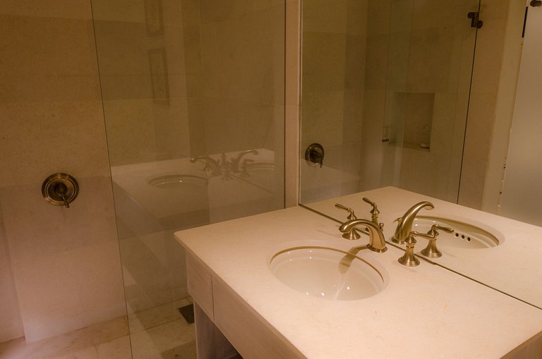 Car091 - Beautiful 4 bedroom villa overlooking the Old City