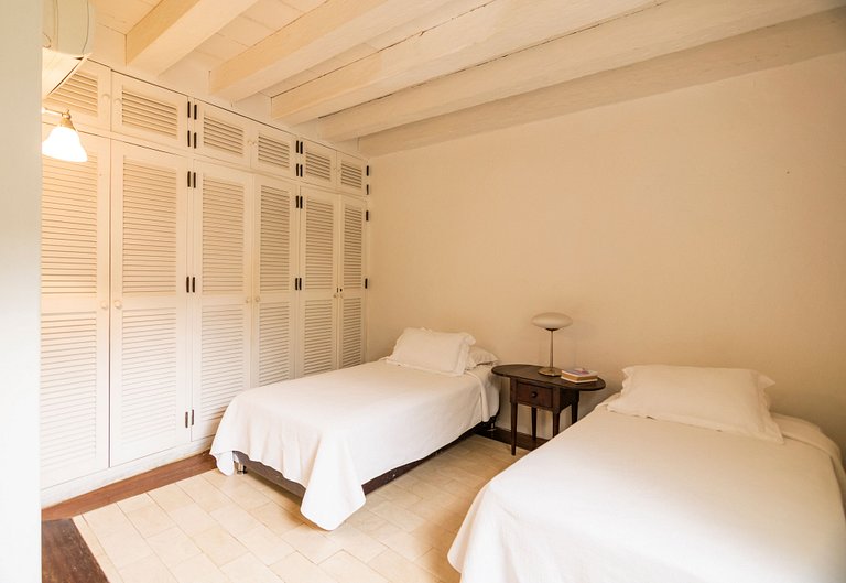 Car061 - Hermosa villa clásica modernizada en Cartagena