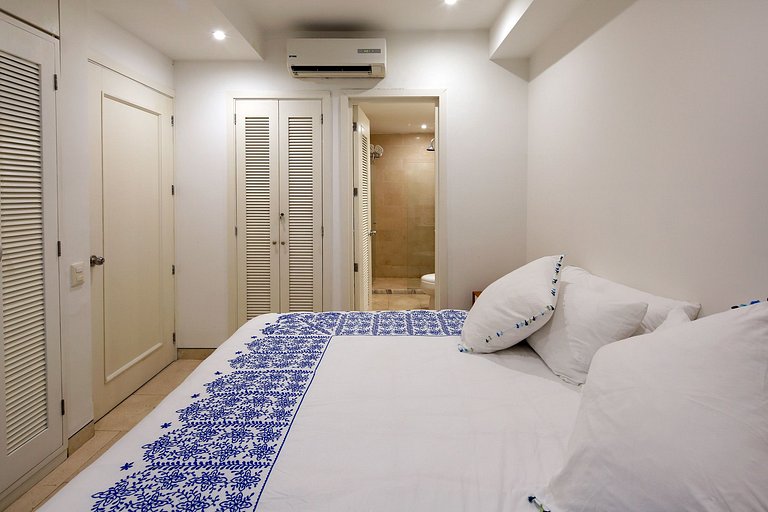Car075 - Charming one bedroom apartment with rooftop pool