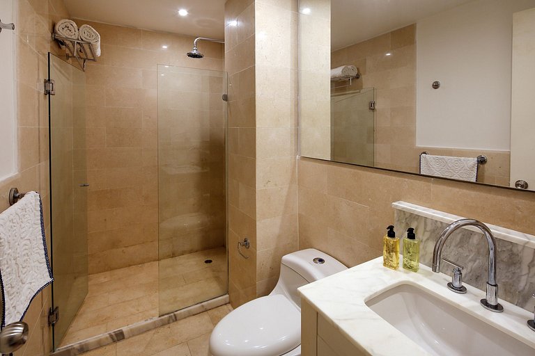 Car075 - Charming one bedroom apartment with rooftop pool