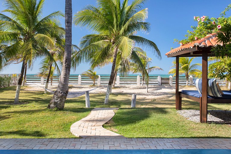 Cea001 - Villa frente al mar con piscina & jardín